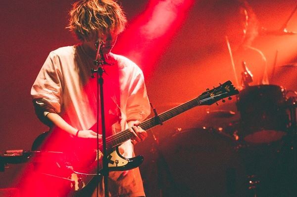 秋山黄色、デビュー後初の有観客ワンマンライブ＆全国ツアースタート「皆の顔を見られて本当に嬉しい」