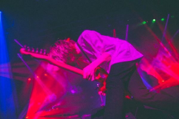 秋山黄色、デビュー後初の有観客ワンマンライブ＆全国ツアースタート「皆の顔を見られて本当に嬉しい」