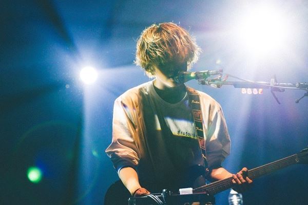 秋山黄色、デビュー後初の有観客ワンマンライブ＆全国ツアースタート「皆の顔を見られて本当に嬉しい」