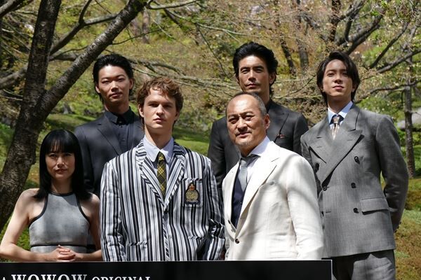 （左から）菊地凛子、笠松将、アンセル・エルゴート、渡辺謙、伊藤英明、山下智久
