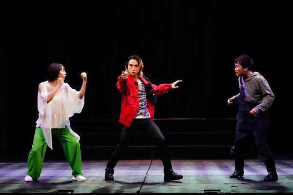 戸塚祥太&内博貴ら奮闘！ 　脇役の悲哀から演劇への愛情が垣間見える『フォーティンブラス』開幕