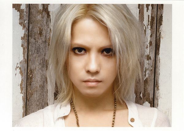 HYDE、未発表音源＆映像も収録した『ROENTGEN』関連作品のリマスターコンプリートボックスを誕生日にリリース
