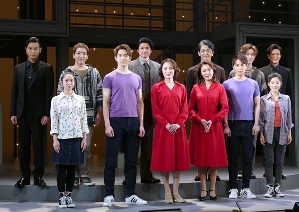 安蘭けい、望海風斗ら出演、9年ぶり再演の日本版『ネクスト・トゥ・ノーマル』開幕　日本独自演出で、家族の絆を問いかける