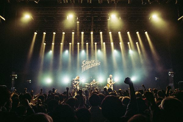 【ライブレポート】w.o.d.、切磋琢磨し合えるバンドとの対バン・ツアーをTSUTAYA O-EASTで完遂