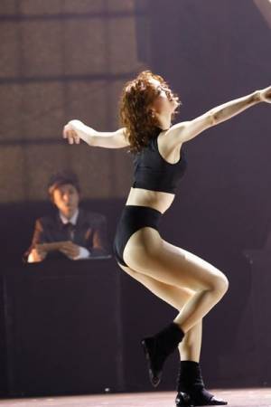 愛希れいかが躍動！ ミュージカル『フラッシュダンス』が開幕