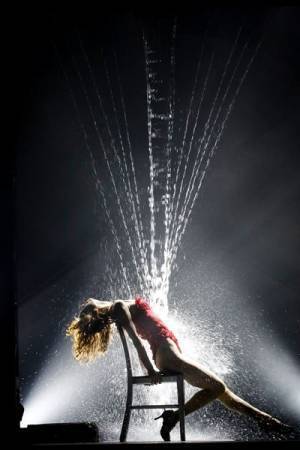 愛希れいかが躍動！ ミュージカル『フラッシュダンス』が開幕