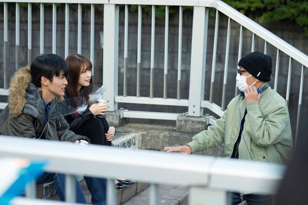 『⽉の満ち⽋け』有村架純＆⽬⿊蓮の微笑ましい初デートシーンメイキング写真公開　撮影秘話やお互いの印象を語った現場レポートも到着