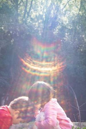 人の営みや自然との関係について問い直す『川内倫子：M/E 球体の上 無限の連なり』開催