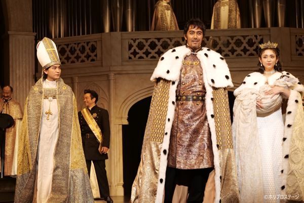 2年半の時を経て深化した『ヘンリー八世』開幕　吉田鋼太郎、阿部寛ら初日コメント到着