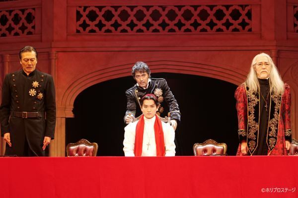 2年半の時を経て深化した『ヘンリー八世』開幕　吉田鋼太郎、阿部寛ら初日コメント到着