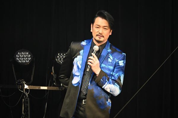 純烈が新曲「君を奪い去りたい」発表、久々の特典会も行われた浅草花劇場公演レポート