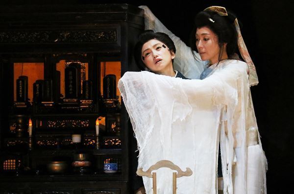 一葉が思い描いていた世界が今、開かれようとしている―こまつ座『頭痛肩こり樋口一葉』貫地谷しほり×若村麻由美 対談