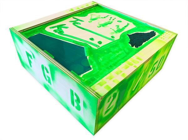 美術家・金氏徹平の活動20周年記念展示『Fluorescent Green Boxと未発表、未完成作品』4月7日より開催