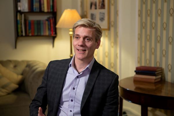 「喜びを思い出して、僕らと共にハッピーになって」『SINGIN' IN THE RAIN ～雨に唄えば～』アダム・クーパー インタビュー