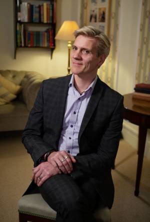 「喜びを思い出して、僕らと共にハッピーになって」『SINGIN' IN THE RAIN ～雨に唄えば～』アダム・クーパー インタビュー