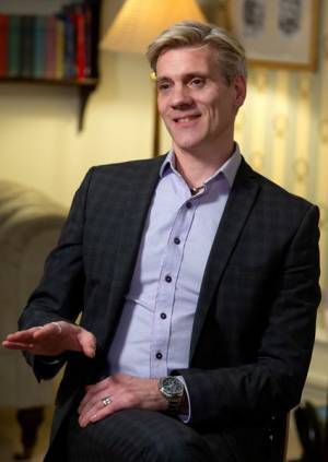 「喜びを思い出して、僕らと共にハッピーになって」『SINGIN' IN THE RAIN ～雨に唄えば～』アダム・クーパー インタビュー