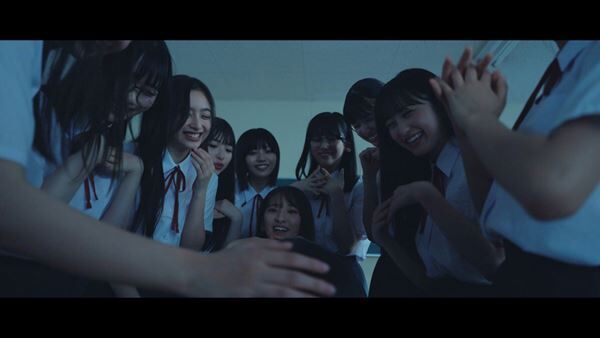 乃木坂46、菅原咲月がセンターを務める5期生曲「バンドエイド剝がすような別れ方」MV公開