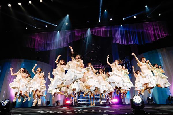 日向坂46のムードメーカー渡邉美穂が卒業、メンバー全員で涙のラストパフォーマンス