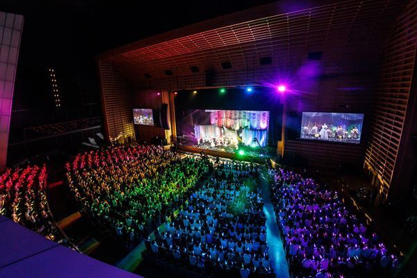 日向坂46のムードメーカー渡邉美穂が卒業、メンバー全員で涙のラストパフォーマンス