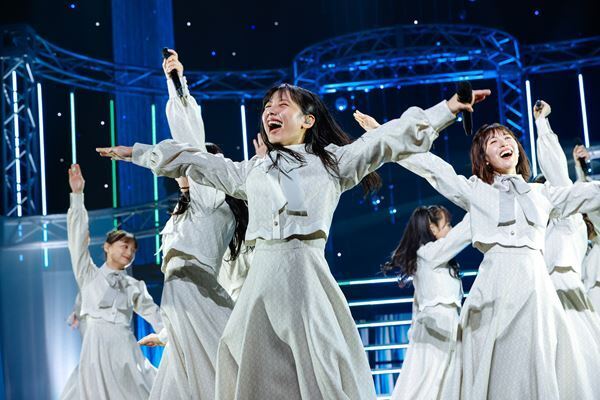 日向坂46のムードメーカー渡邉美穂が卒業、メンバー全員で涙のラストパフォーマンス