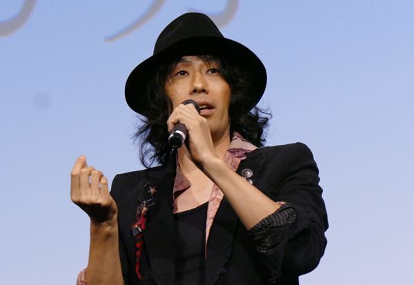 LOVE PSYCHEDELICO 、「10万分の1秒の音響映画祭」で20周年ライブ映像を上映。「この音響調整は“50万分の1秒”まで進化している」