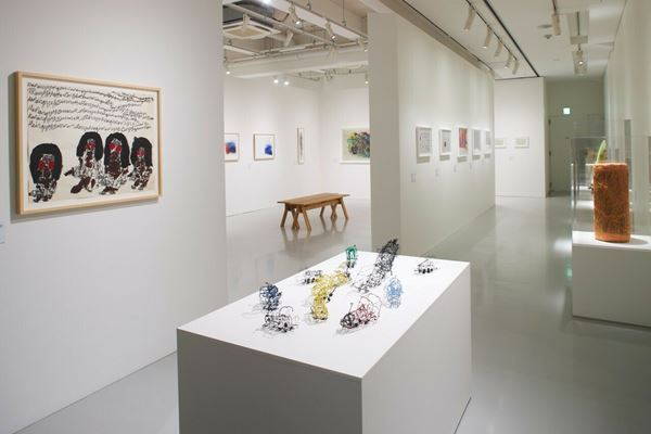 MoMA、ポンピドゥー・センターなどの収蔵作家を含む10名の「線」をなぞる『線のしぐさ』開催中