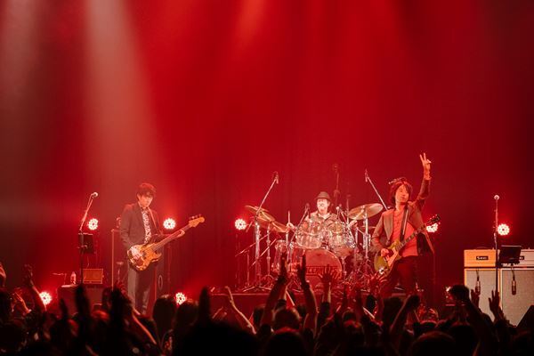 トライセラトップス、トリビュート盤発売日に復活ツアー完遂「来年も笑顔でまた逢いましょう」