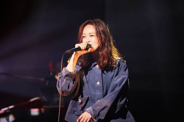 吉岡聖恵、初のオンラインソロイベントでNakamuraEmi、wacci橋口洋平とコラボ「すごく楽しい時間でした！」
