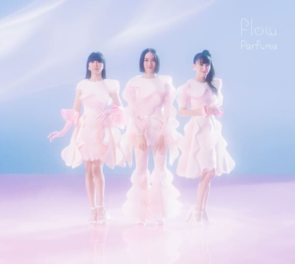 Perfume、新シングル『Flow』ジャケ写＆詳細発表　特典ディスクには“謎の新曲”「マワルカガミ」ライブ映像収録