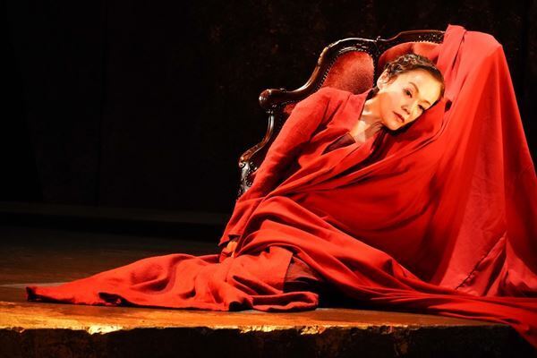 大竹しのぶ主演舞台『フェードル』公演動画配信決定　配信でしか観ることができない千穐楽公演バックステージ映像も