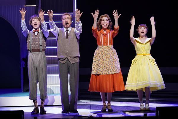 長野博「温かく幸せになれる作品」主演ミュージカル『バイ・バイ・バーディー』開幕