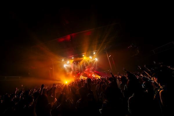 秋山黄色、全国11カ所を巡ったワンマンツアー完走「今日のライブで感じたままに生きてください！」