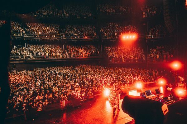 SKY-HIが東京ガーデンシアターでツアー完走、新たにホールツアー『超・八面六臂』開催を発表