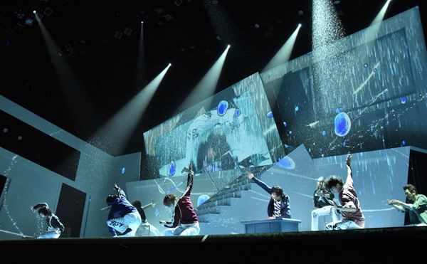 鈴木拡樹、荒牧慶彦ら登場人物の心情を“水”で表現。想像し得なかった新たな『バクマン。』が誕生