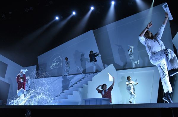 鈴木拡樹、荒牧慶彦ら登場人物の心情を“水”で表現。想像し得なかった新たな『バクマン。』が誕生