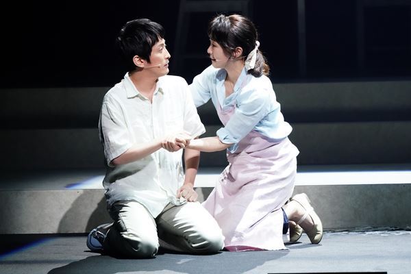 記憶喪失の青年がたどる世界を豊かに彩ったミュージカル『COLOR』上演中