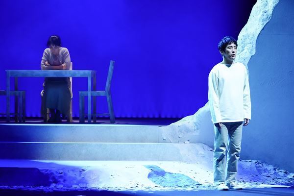 記憶喪失の青年がたどる世界を豊かに彩ったミュージカル『COLOR』上演中