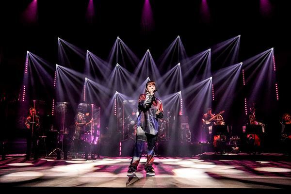 AI、20周年ツアーファイナルで朝ドラ主題歌「アルデバラン」初披露　家族から誕生日ケーキのサプライズも