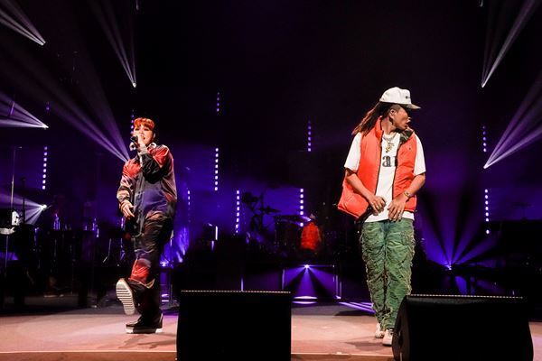 AI、20周年ツアーファイナルで朝ドラ主題歌「アルデバラン」初披露　家族から誕生日ケーキのサプライズも