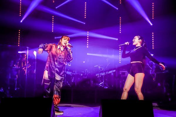 AI、20周年ツアーファイナルで朝ドラ主題歌「アルデバラン」初披露　家族から誕生日ケーキのサプライズも