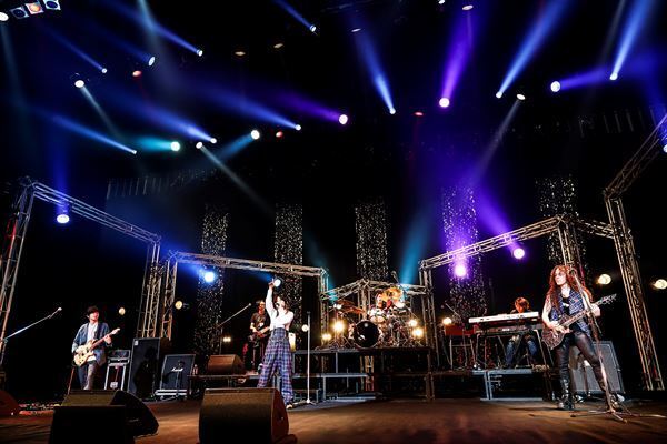 相川七瀬が25周年アニバーサリーイヤー完走、織田哲郎＆布袋寅泰らが共演で祝福