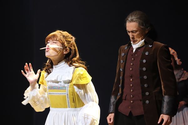 明日海りおが軽やかに、性別を飛び越え“才能のある一個人”としてのモーツァルトにーミュージカル『マドモアゼル・モーツァルト』開幕