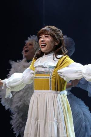 明日海りおが軽やかに、性別を飛び越え“才能のある一個人”としてのモーツァルトにーミュージカル『マドモアゼル・モーツァルト』開幕