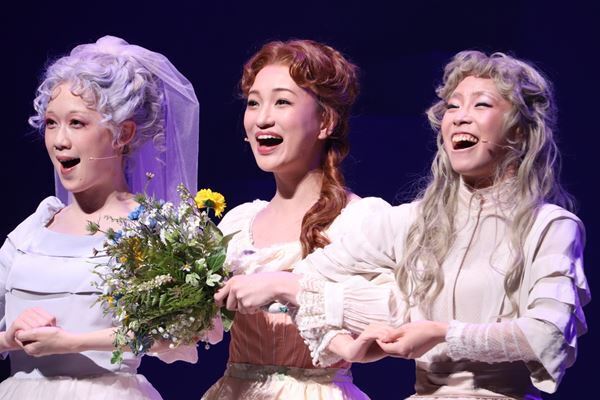 明日海りおが軽やかに、性別を飛び越え“才能のある一個人”としてのモーツァルトにーミュージカル『マドモアゼル・モーツァルト』開幕