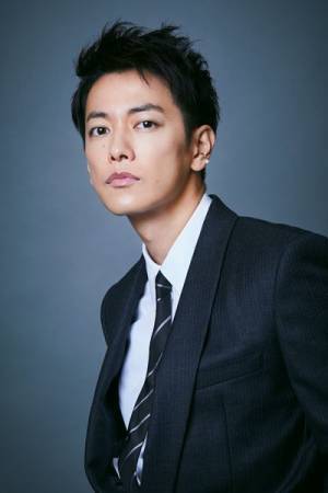 佐藤健×阿部寛の俳優論「いい俳優とは、目が離せなくなる人」