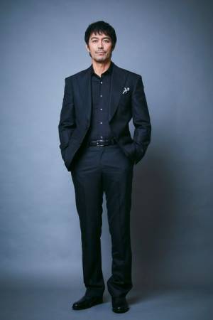 佐藤健×阿部寛の俳優論「いい俳優とは、目が離せなくなる人」