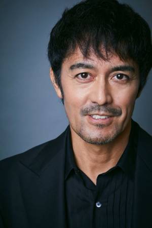 佐藤健×阿部寛の俳優論「いい俳優とは、目が離せなくなる人」