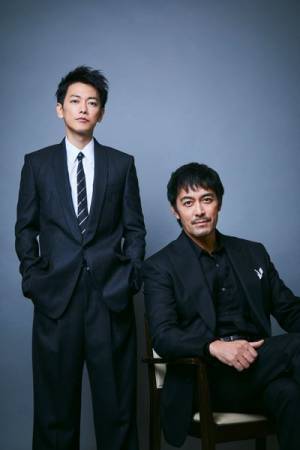 佐藤健×阿部寛の俳優論「いい俳優とは、目が離せなくなる人」