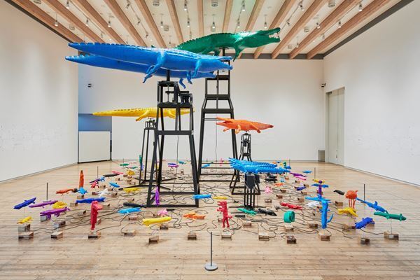 約12メートルのワニがまわる大型インスタレーションを展開『ワニがまわる　タムラサトル』6月15日より開催