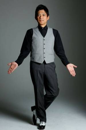 博多華丸「来るべき日が来た」 和太鼓＆タップダンスに挑戦する舞台『羽世保スウィングボーイズ』明治座公演にむけて